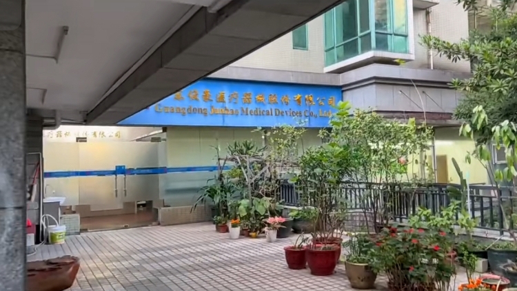 架空层到底归谁？南国花园业委会索赔逾两千万场地占用费
