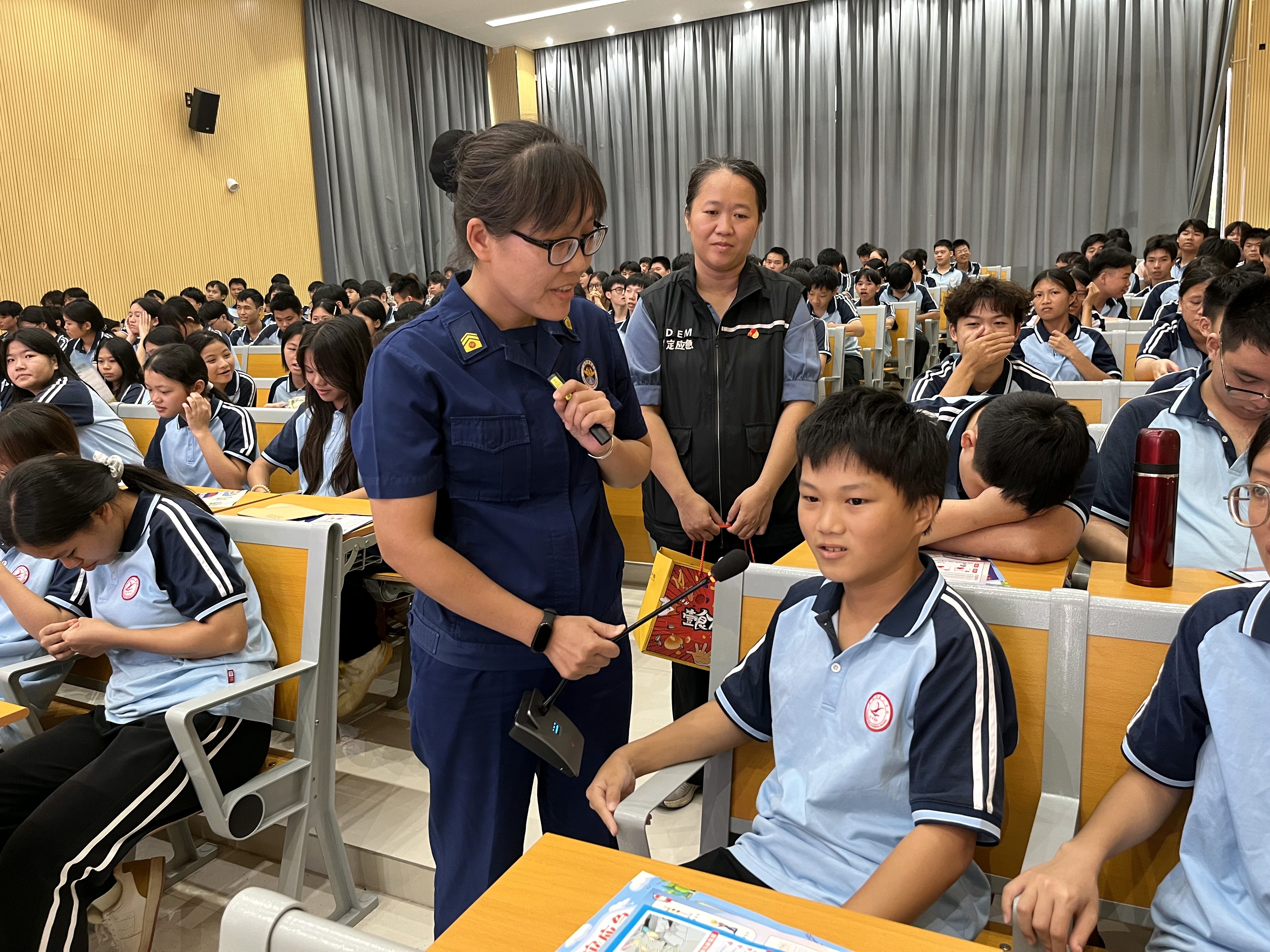 国际减灾日丨罗定市应急消防联动 筑牢校园安全防线