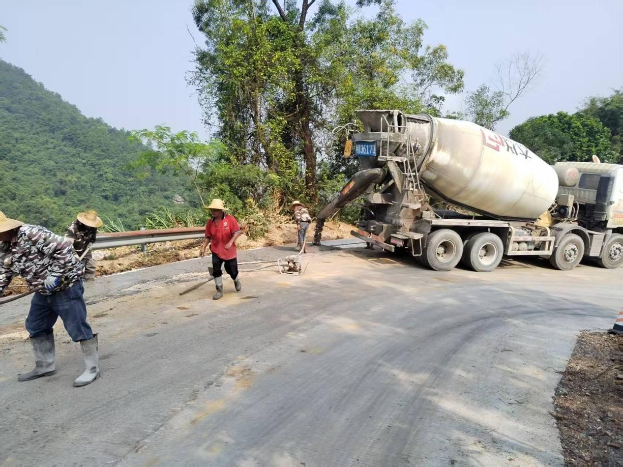 云城区高峰街：铺就便民幸福路