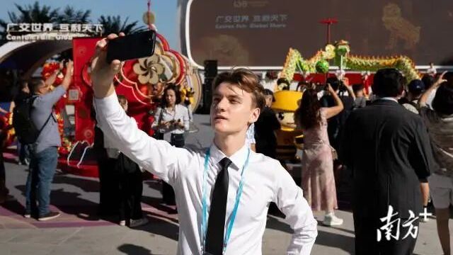 大湾区同日“上新”！广州“链”动全球，深圳“芯”系未来