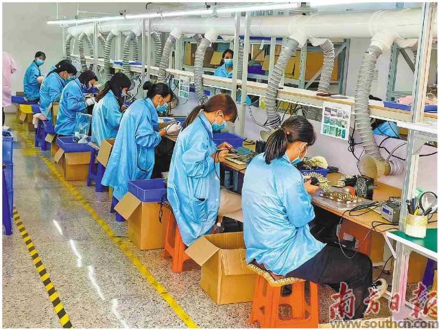南方日报报道丨“妈妈岗”托起幸福生活