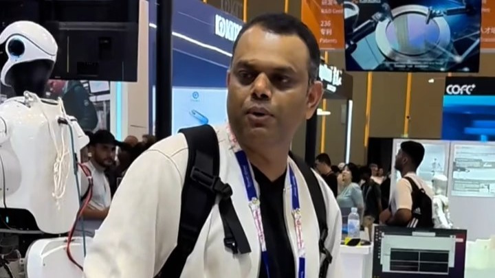 印度客商体验外骨骼装备：整个人都轻快了！