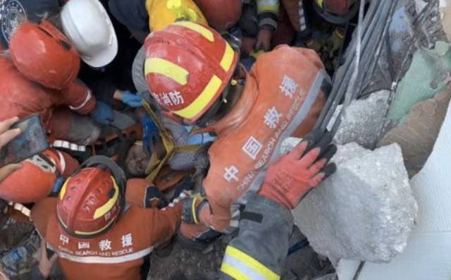 第四名幸存者救援现场 第四名幸存者救援现场