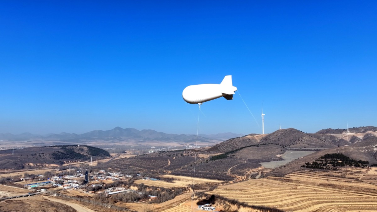 China's first electric-powered tethered kite balloon completes maiden flight