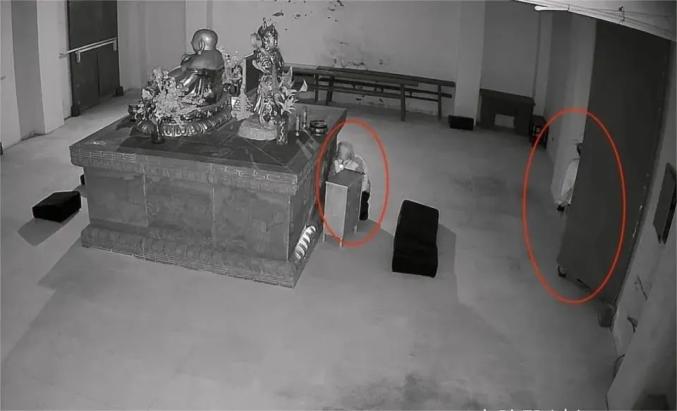 案发现场监控截图。图源：崇明区检察院