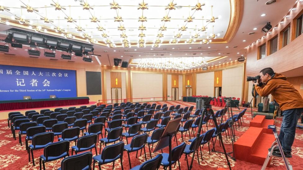 Press center opens for China's annual "two sessions"