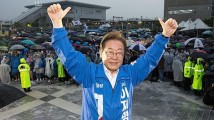 在野党总统候选人李在明来势汹汹 韩执政党能否“尹”退为进? 在野党总统候选人李在明来势汹汹 韩执政党能否“尹”退为进?