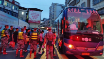 闻“汛”而动!57台“粤运快车”连夜转移群众超2100人 闻“汛”而动!57台“粤运快车”连夜转移群众超2100人