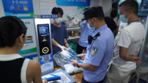 广州警方开展禁毒专项整治集中夜查统一行动 首日抓获吸贩毒人员34名