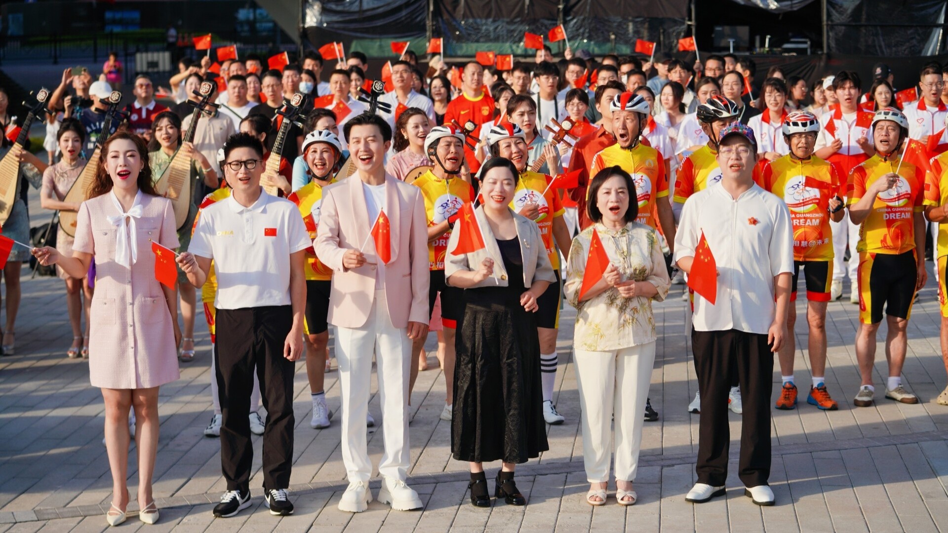 大湾区上演超燃快闪 粤港澳青年深情表白祖国