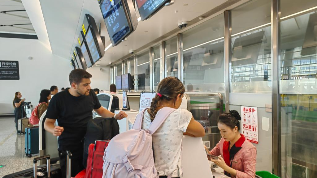 China announces pilot to further optimize payment services for foreign travelers