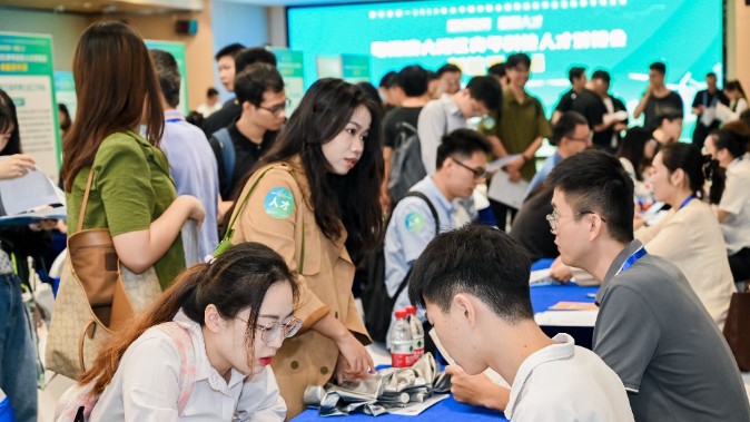 1451个岗位！50家新能源头部大厂放量招聘