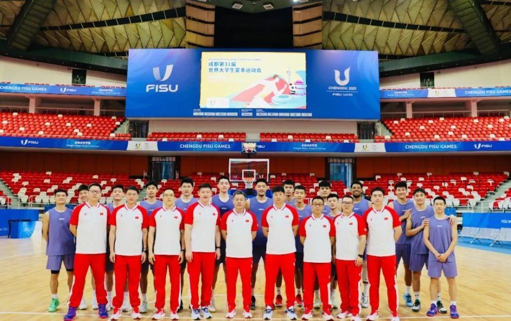 成都大运会中国男篮队，陈国豪在列。（图片来源：新华社）