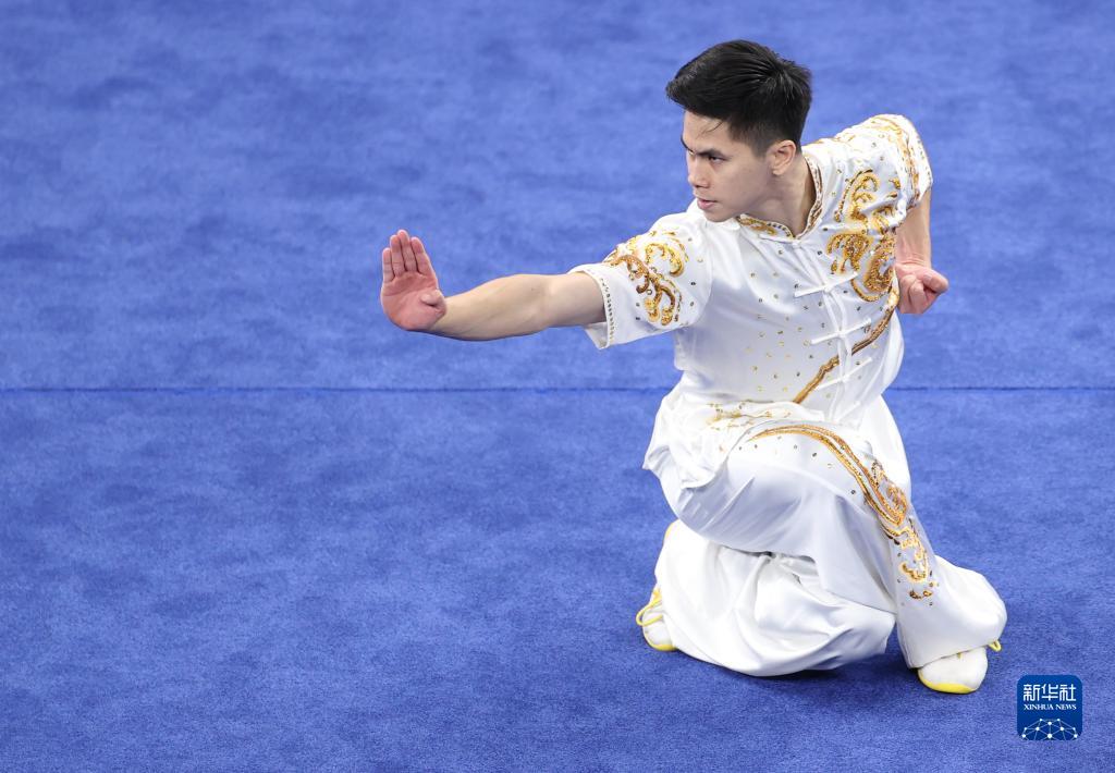 7月29日,印度尼西亚选手玛维洛在比赛中,他以9.716分的成绩获得亚军。新华社记者 贾浩成 摄