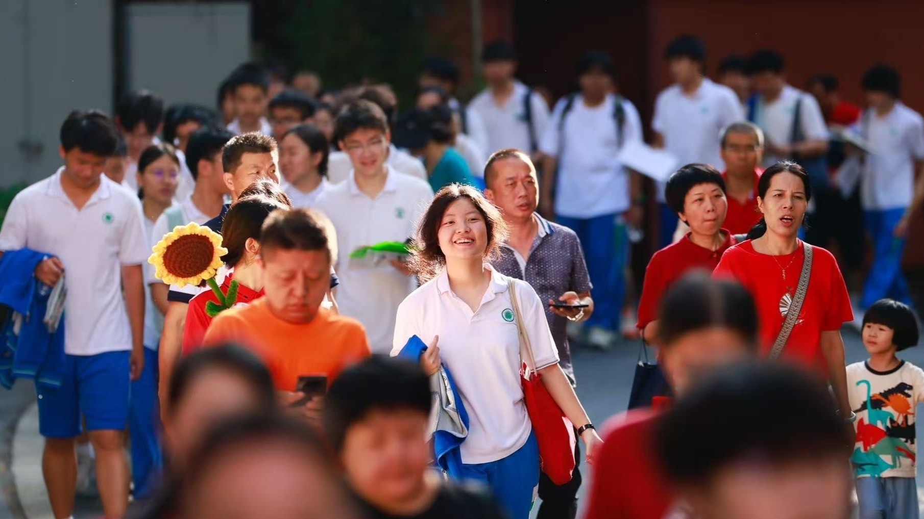 现场直击｜执笔破浪，未来可期！广东78.4万考生今日赶考