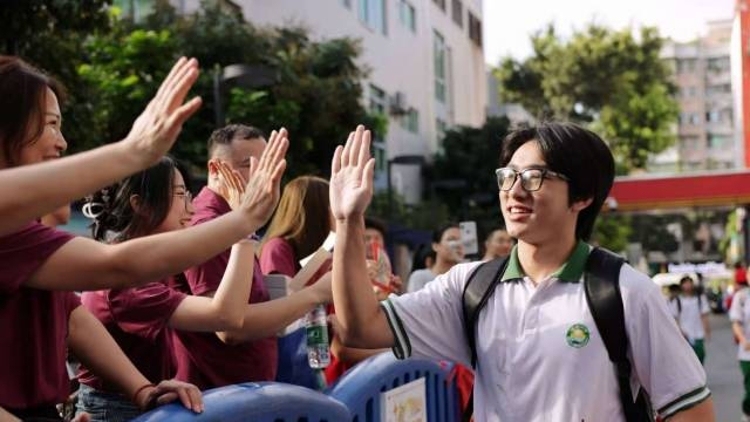 广东：高考首日顺利进行，为17名视障考生提供大字号试卷