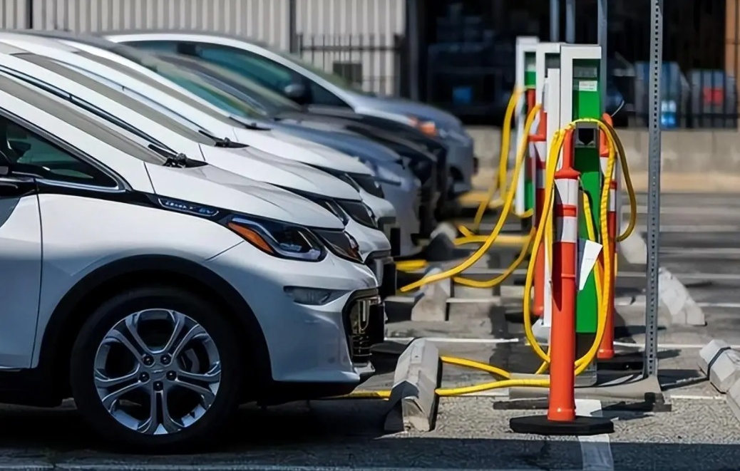 前三季度電動汽車充電設(shè)施數(shù)量同比增速折射三大趨勢