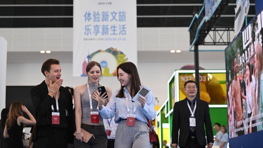 China's smart tourism applications offer unique experiences to foreign travelers