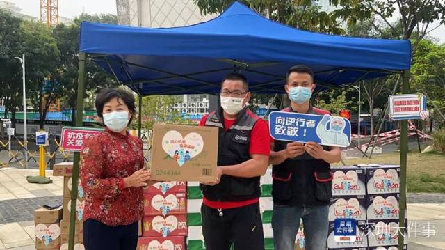 3月16日,福田区新时代文明实践中心联合梅林街道新时代文明实践所为抗疫一线的工作人员、快递小哥等供保人员送上关爱。 3月16日,福田区新时代文明实践中心联合梅林街道新时代文明实践所为抗疫一线的工作人员、快递小哥等供保人员送上关爱。