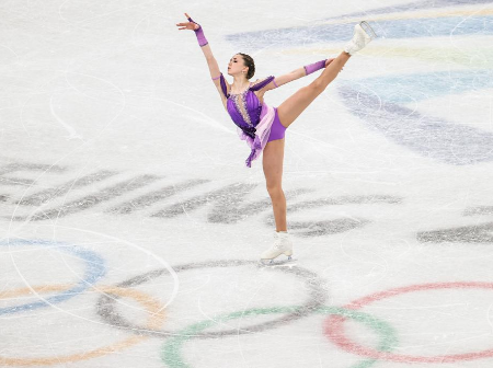 花样滑冰团体赛：中国队创造历史 首次晋级自由滑