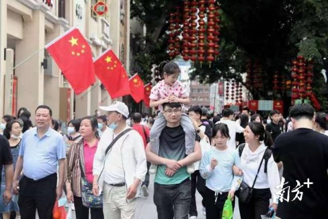 南方⁺ 张冠军 拍摄