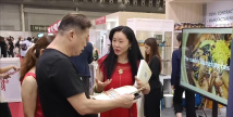Guangdong pre-made food attracts buyers at FHA in Singapore Guangdong pre-made food attracts buyers at FHA in Singapore