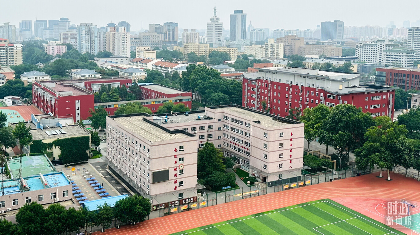 北京育英学校。（总台央视记者范一鸣拍摄）