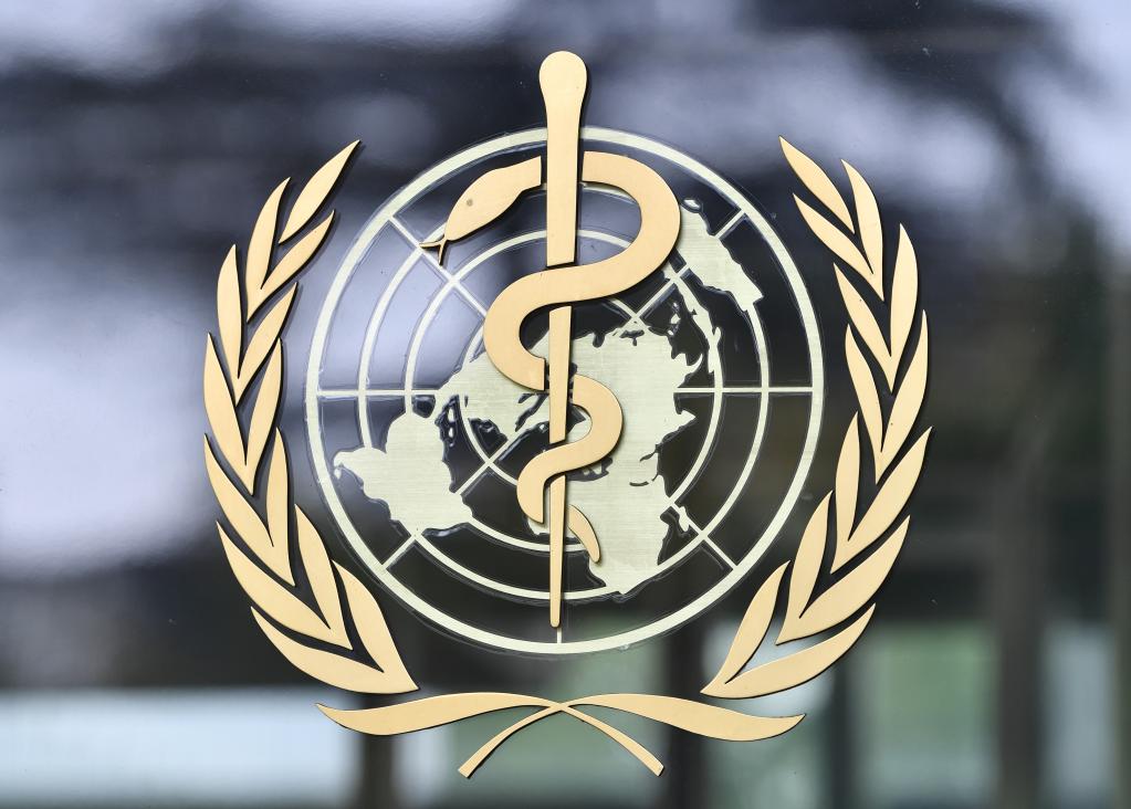 这是2023年5月21日在瑞士日内瓦世界卫生组织总部大楼拍摄的世卫组织标志。新华社记者连漪摄