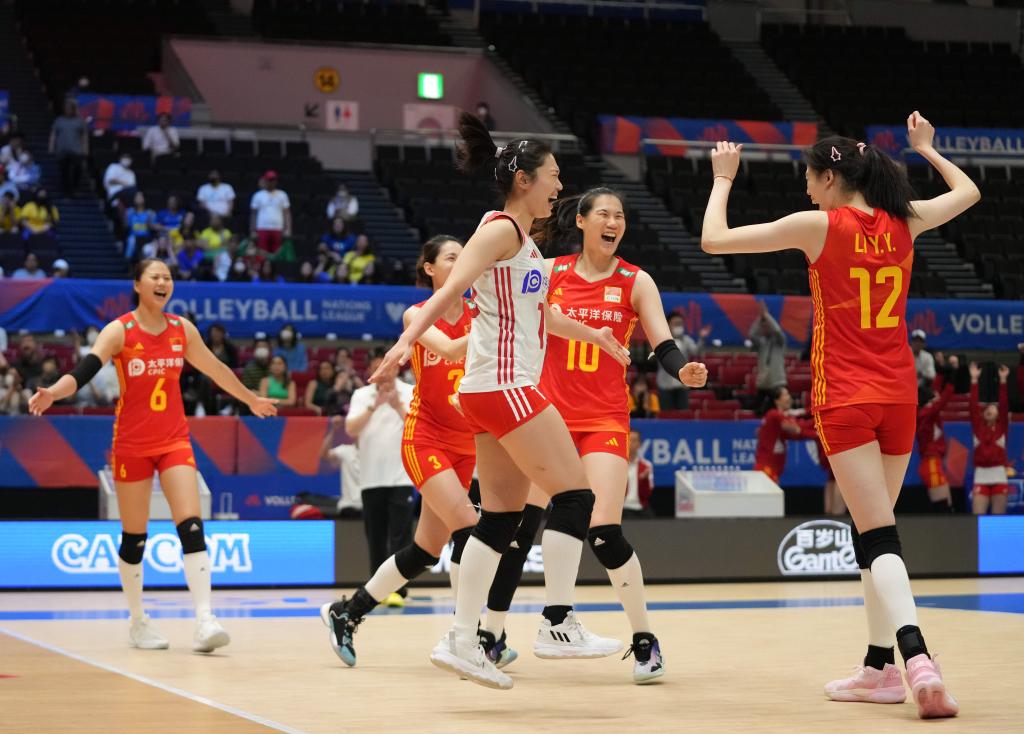 5月31日，中国队球员庆祝胜利。新华社记者 张笑宇 摄