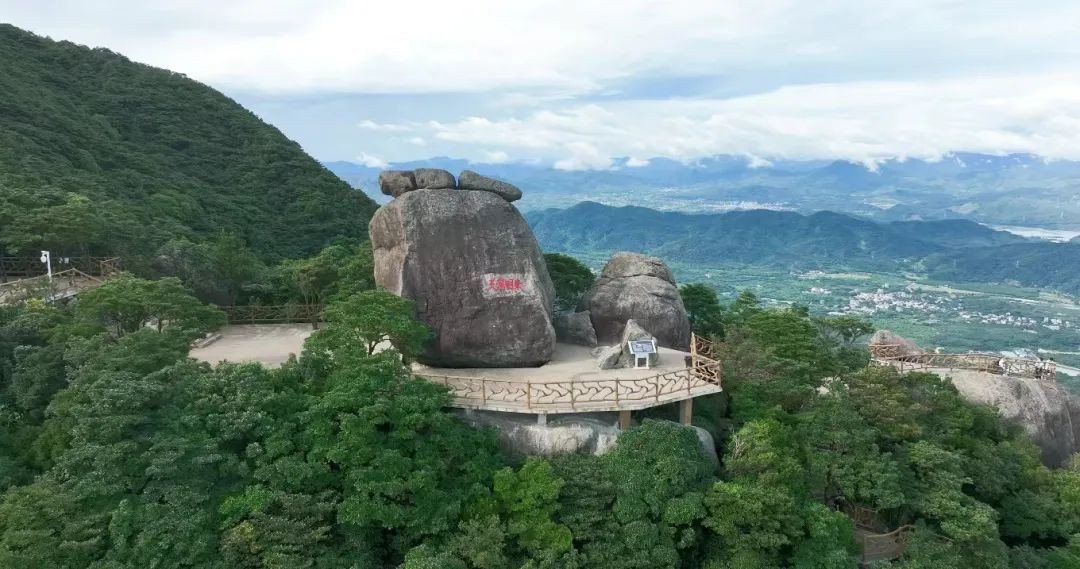 “洞天”一词，是道教用以称神仙所居的洞府