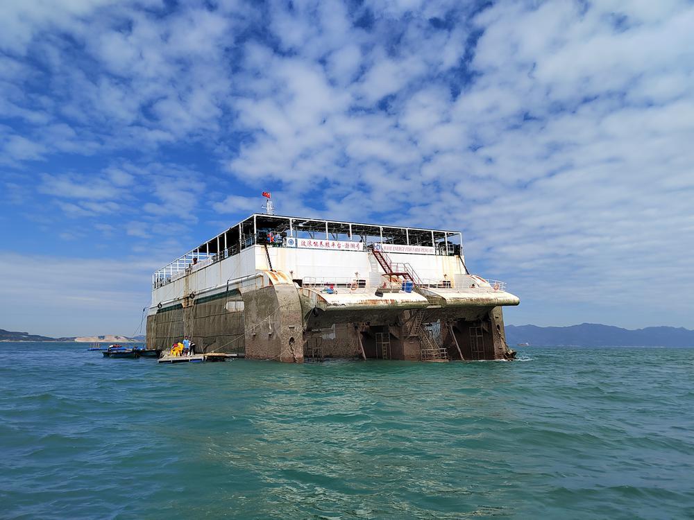 波浪能养殖平台“澎湖号”
