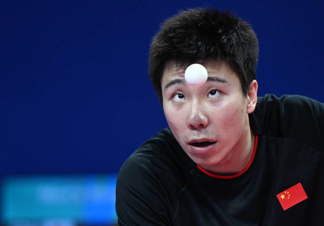 中国选手徐瑛彬在比赛中。