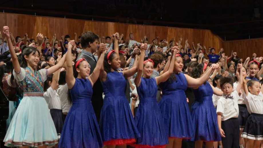 China-U.S. youth sing at Xinghai Concert Hall