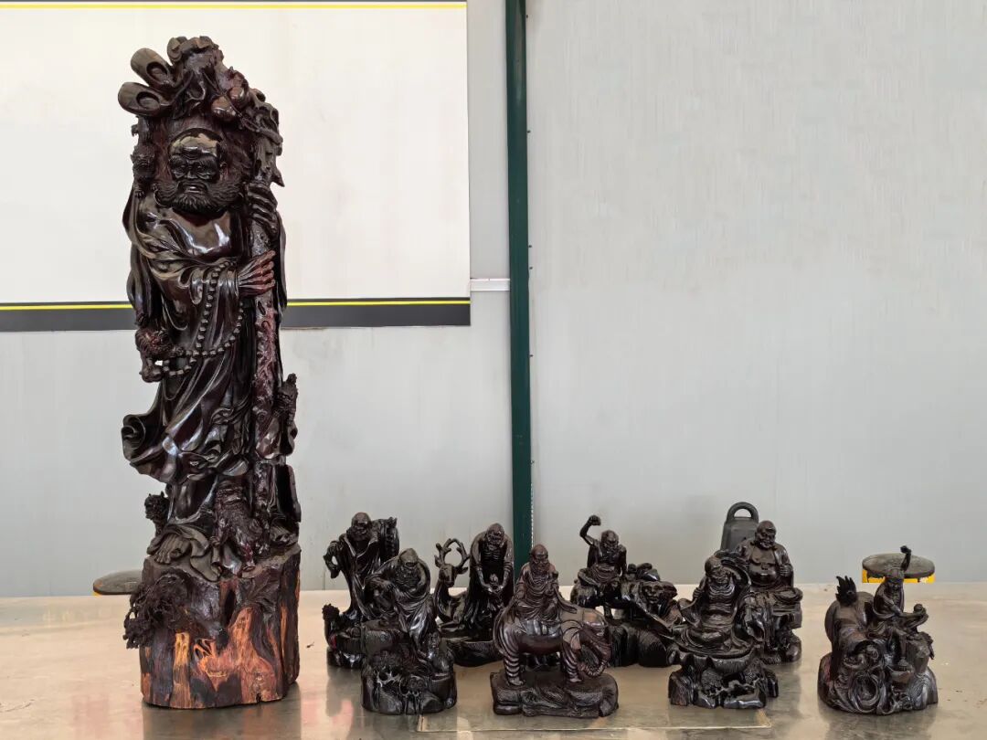 9个带有濒危物种的檀香照片由深圳野生习俗扣押