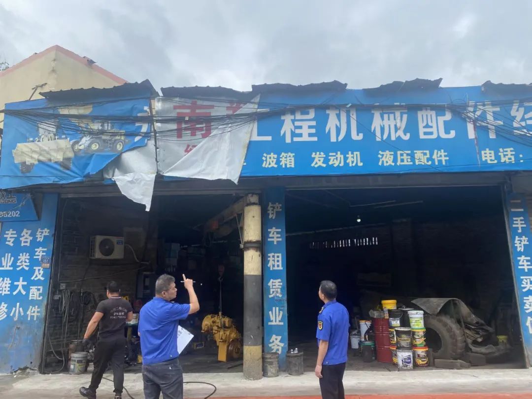 文明•跃丨云城区高峰街道：“小切口”做“大文章”，广告牌整治为十五运添亮色