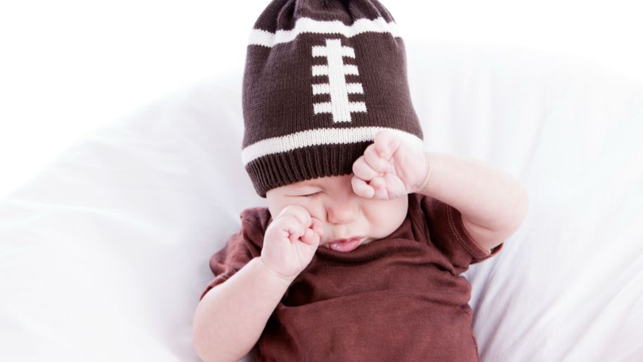 宝宝频繁揉眼抓耳，是困了还是病了？这些信号，家长们务必留意