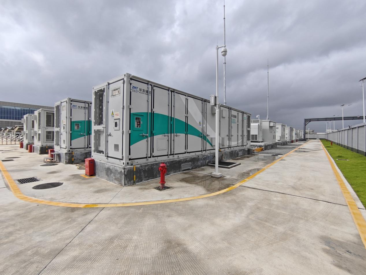 图为华发新能源用户侧储能设备。受访者提供。