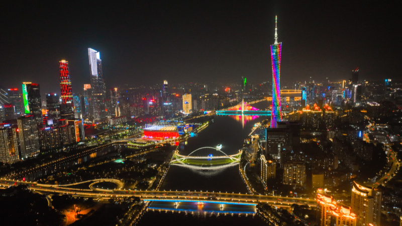 Guangzhou Int'l Lighting Exhibition lit up, online & offline