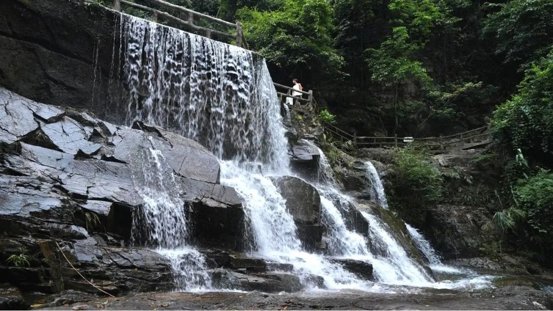 鼎湖山水帘洞天