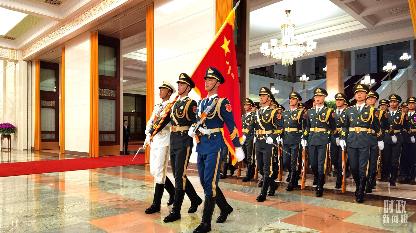 9月2日，习主席在人民大会堂北大厅为拉马福萨总统举行欢迎仪式。（总台央视记者郭鸿拍摄）