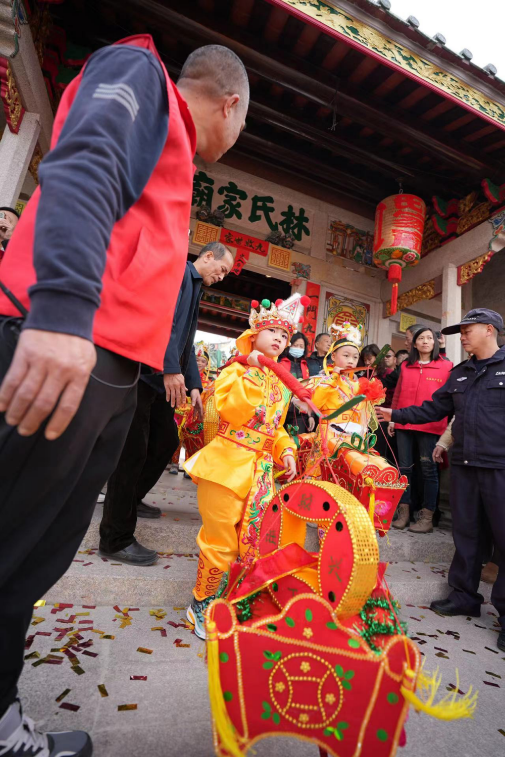 青少年“挑灯”