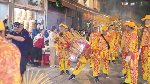 春节假期广东文化活动精彩不停 博物馆里的“龙”大受欢迎