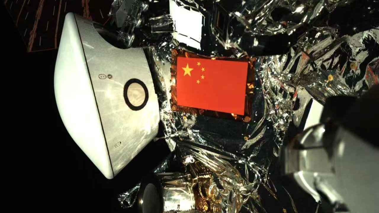 五星红旗与地球同框 国家航天局发布天问二号最新影像