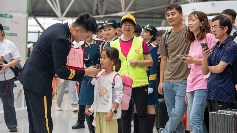 国庆中秋假期首日 国铁广州局预计发送旅客355万人次 创历史新高