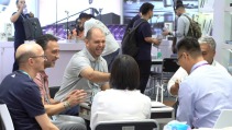 What's new in Canton Fair | Make friends with people from 17 different countries in one day in Canton Fair!
