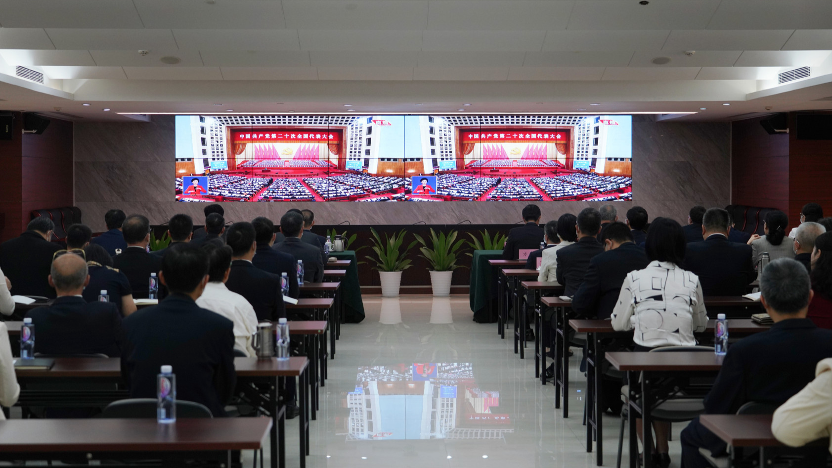 广东省人社厅组织全体党员干部收听收看党的二十大开幕会