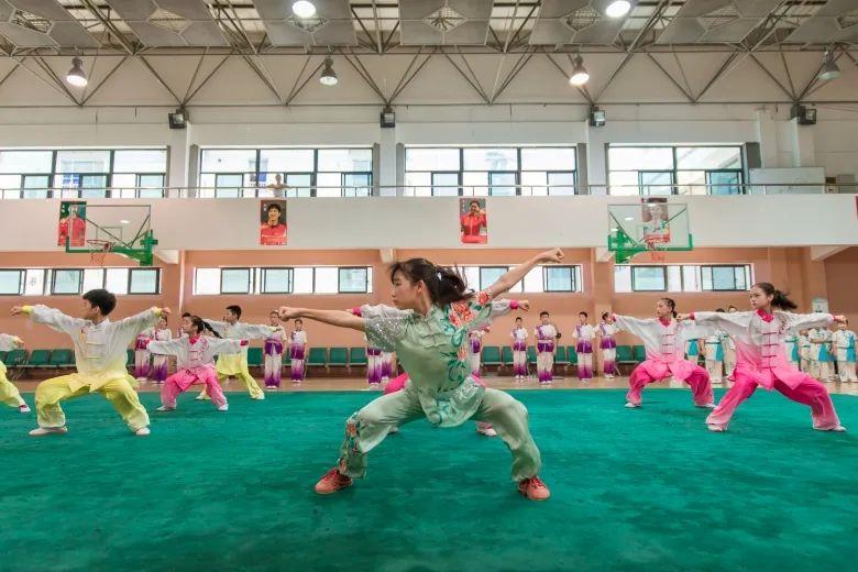 今年暑假期间，浙江温州举行青少年学生阳光体育运动会。