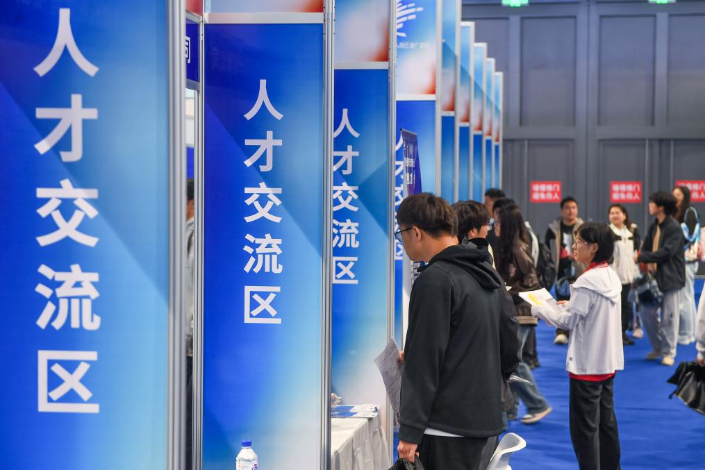 　　6月10日，当日�，高端装备制造等领域岗位热度持续攀升
，</p><p indenttext=