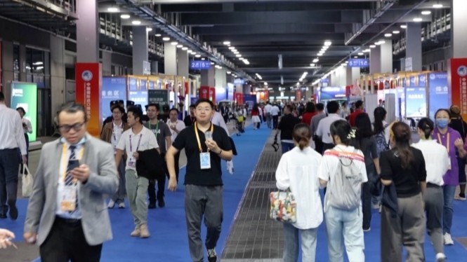 第六届进博会“首照”“首证”颁发