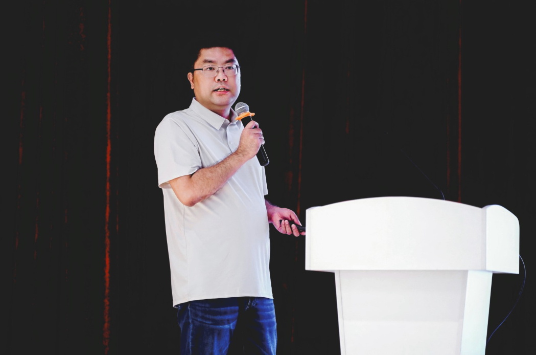 广东省机器人协会副秘书长章柱衡作报告